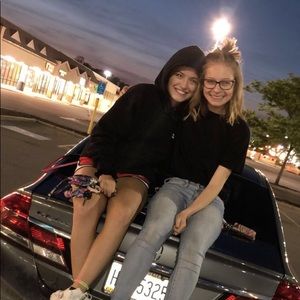 Meet your Posher, Caitlin